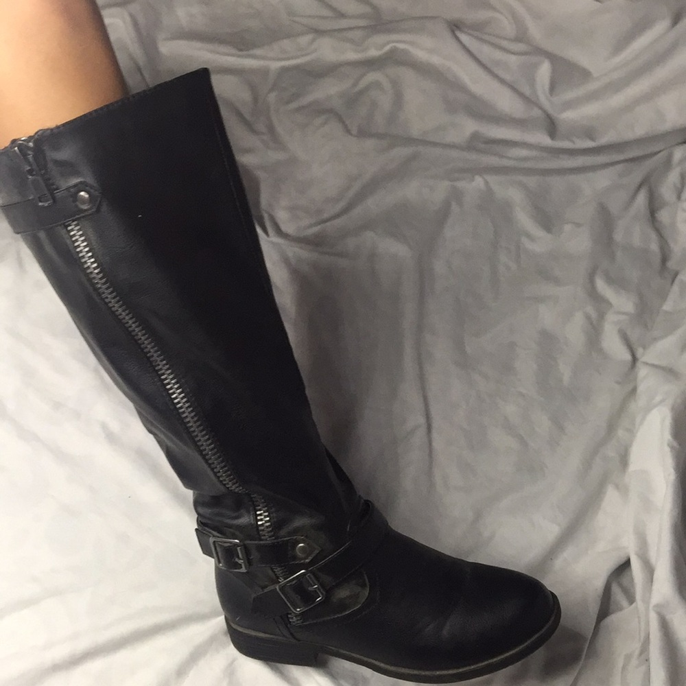 Long black boots(almost knee high) women